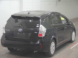 TOYOTA PRIUS ALPHA 2011