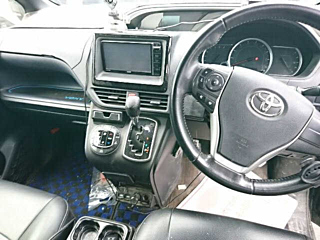 TOYOTA VOXY 2015