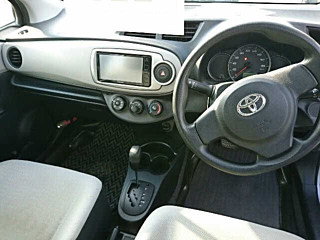 TOYOTA VITZ 2012
