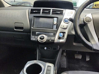TOYOTA PRIUS ALPHA 2011