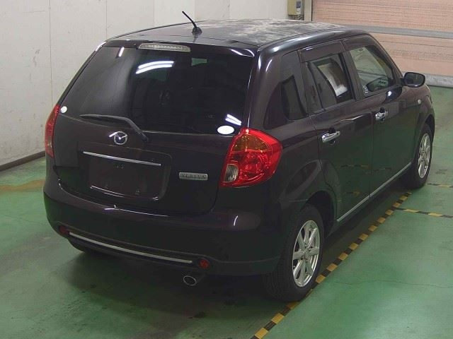 MAZDA VERISA 2010