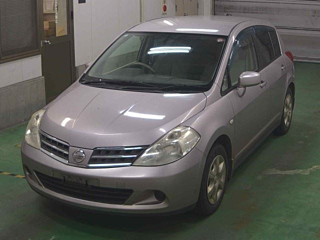 NISSAN TIIDA 2010