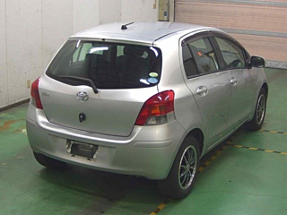 TOYOTA VITZ 2010