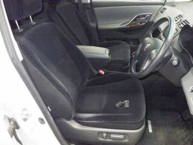 TOYOTA MARK X ZIO 2013