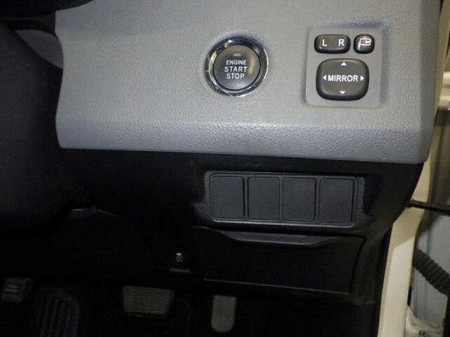 TOYOTA MARK X ZIO 2013
