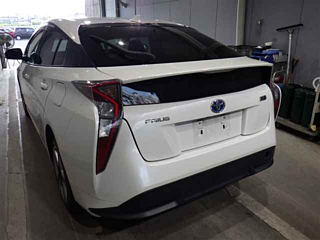 TOYOTA PRIUS 2016