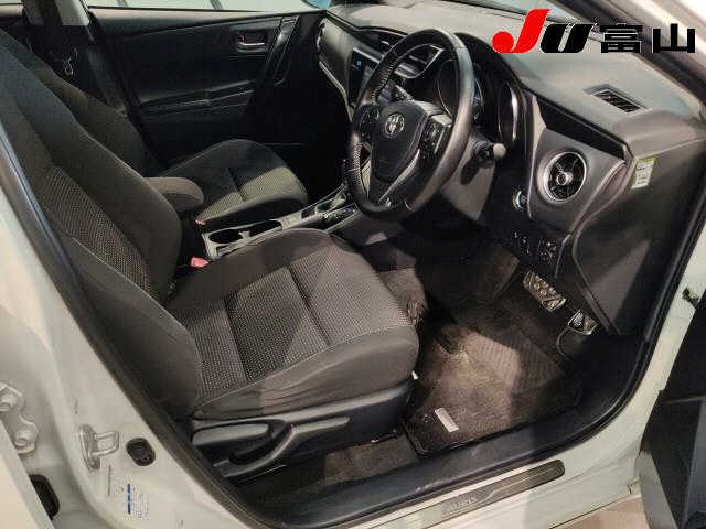 TOYOTA AURIS 2015