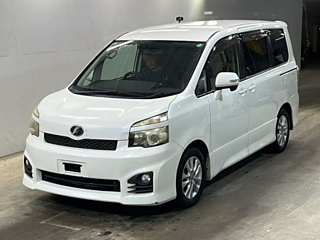 TOYOTA VOXY 2011