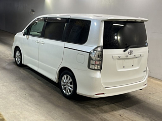 TOYOTA VOXY 2011