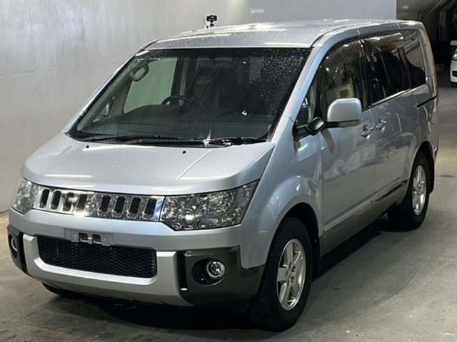 MITSUBISHI DELICA D5 2012