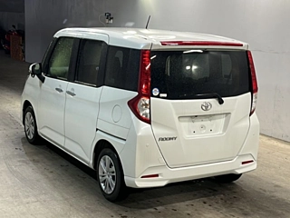 TOYOTA ROOMY 2022