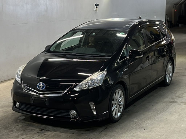 TOYOTA PRIUS ALPHA 2011