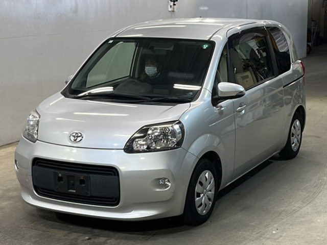 TOYOTA PORTE 2013