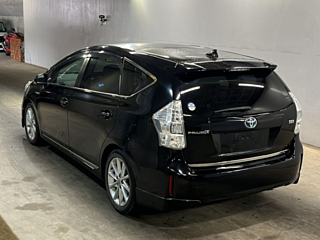 TOYOTA PRIUS ALPHA 2011