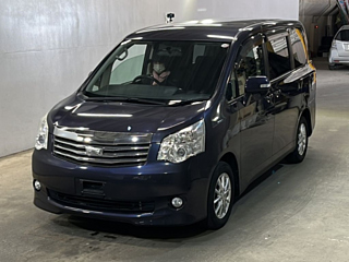 TOYOTA NOAH 2010