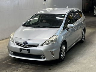 TOYOTA PRIUS ALPHA 2013
