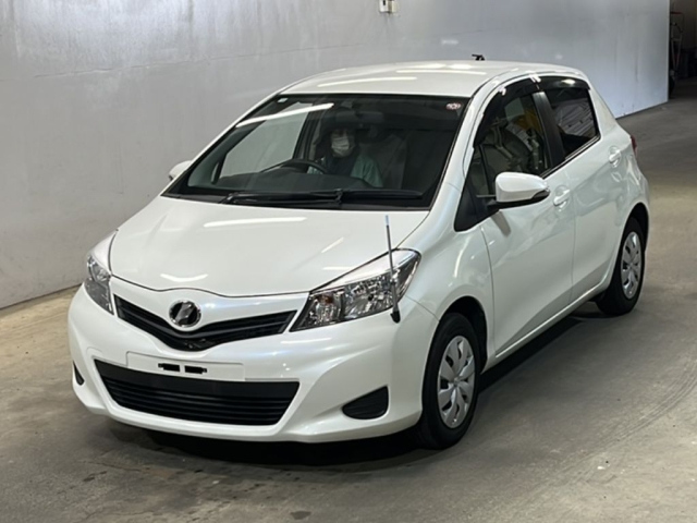 TOYOTA VITZ 2012