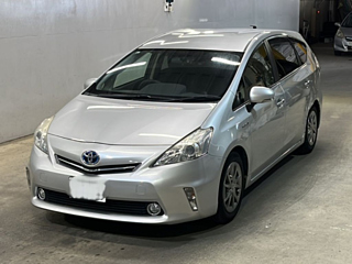 TOYOTA PRIUS ALPHA 2013