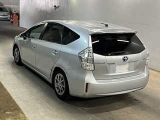 TOYOTA PRIUS ALPHA 2013