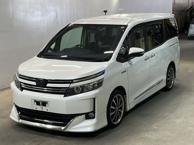 TOYOTA VOXY 2014