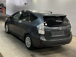 TOYOTA PRIUS ALPHA 2012