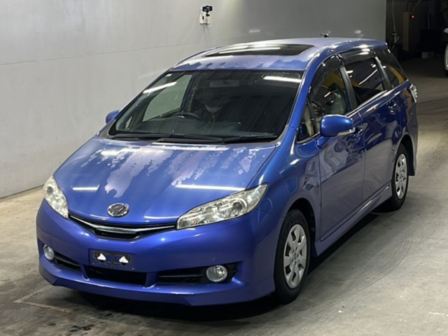 TOYOTA WISH 2013