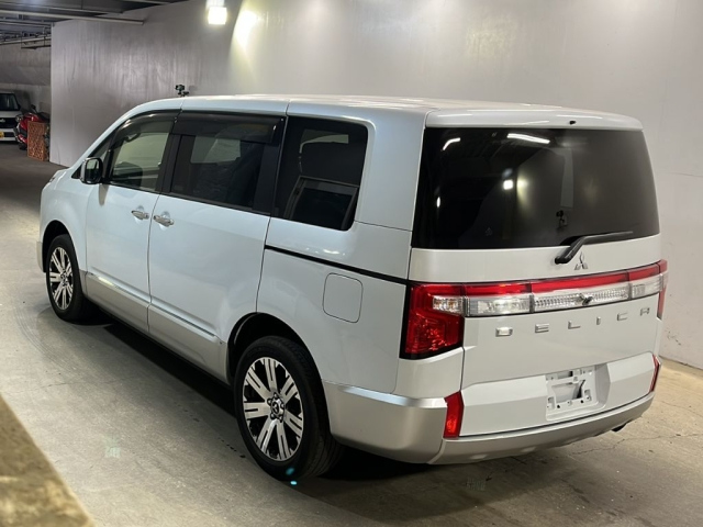 MITSUBISHI DELICA D5 2022