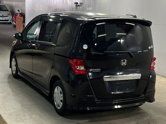 HONDA FREED 2011