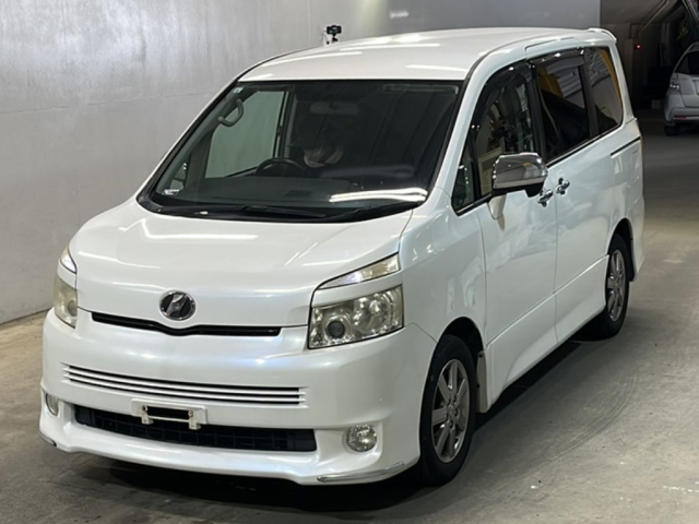 TOYOTA VOXY 2009