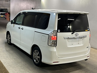 TOYOTA VOXY 2009
