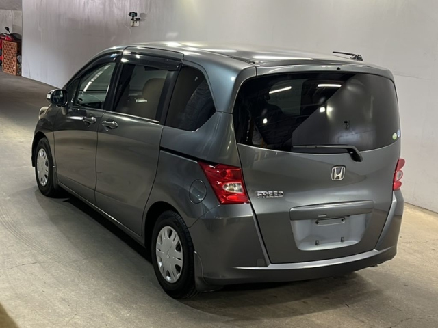 HONDA FREED 2010