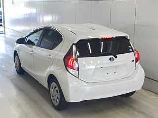 TOYOTA AQUA 2015