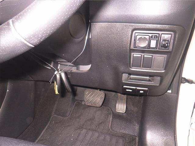 NISSAN JUKE 2012