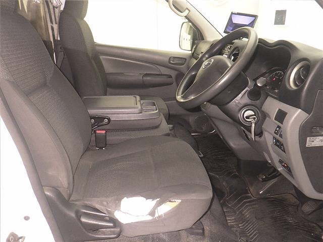 NISSAN CARAVAN VAN 2017