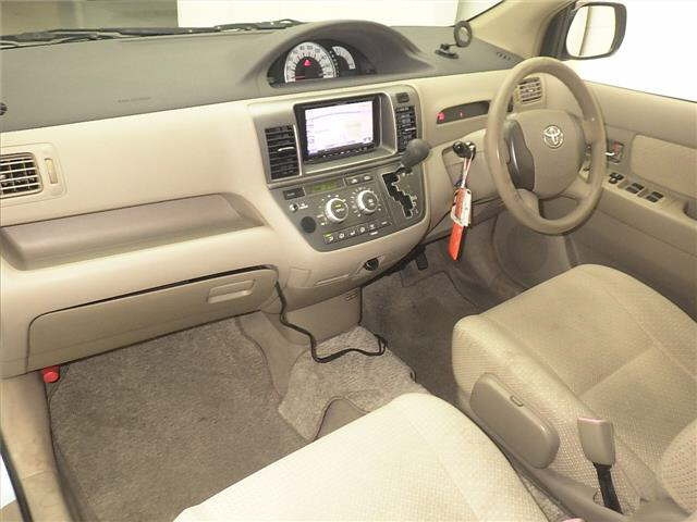TOYOTA RAUM 2008