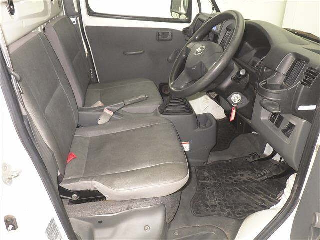 NISSAN CLIPPER TRUCK 2010