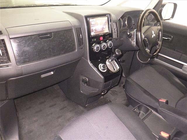 MITSUBISHI DELICA D5 2013
