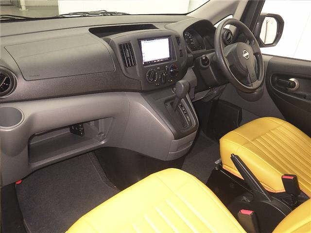 NISSAN NV200 2023