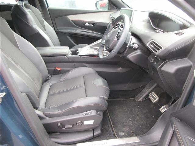 PEUGEOT 5008 2023