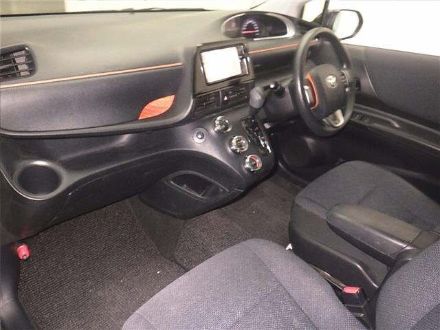 TOYOTA SIENTA 2017