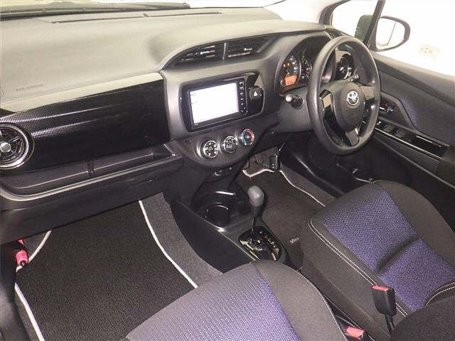 TOYOTA VITZ 2018