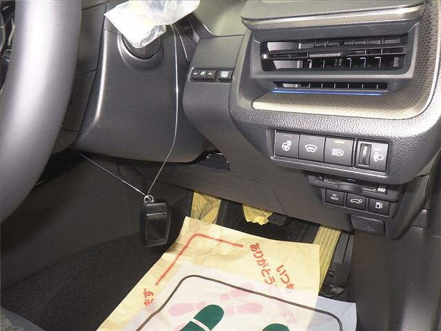 TOYOTA PRIUS 2024