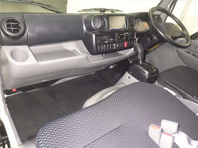 TOYOTA DYNA 2023