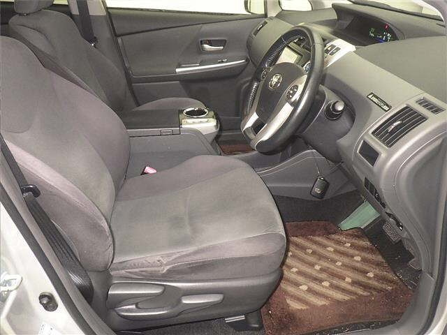 TOYOTA PRIUS ALPHA 2012