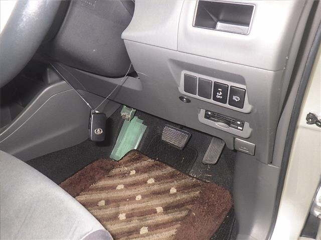 TOYOTA PRIUS ALPHA 2012