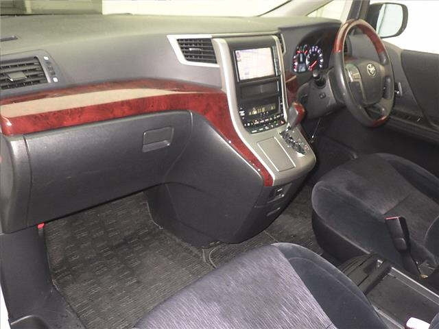 TOYOTA ALPHARD 2010