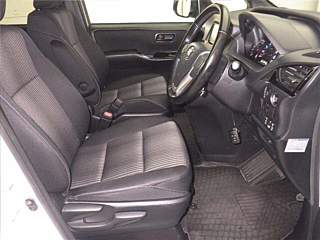 TOYOTA VOXY 2019
