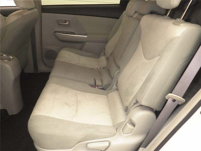 TOYOTA PRIUS ALPHA 2011