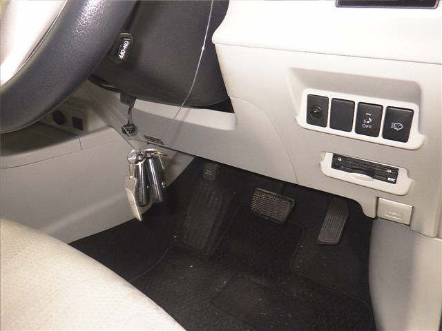 TOYOTA PRIUS ALPHA 2011