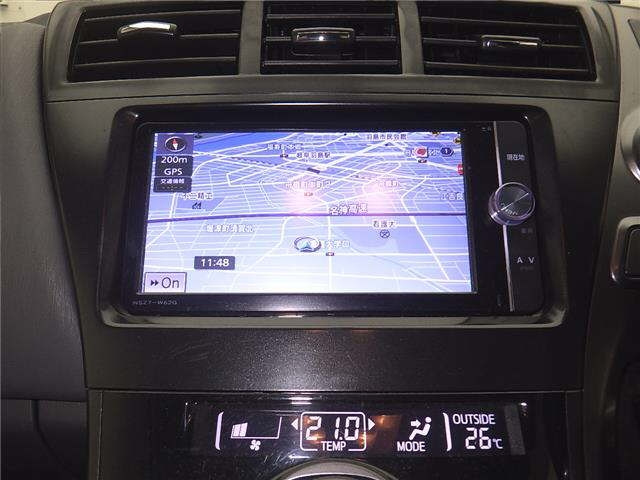 TOYOTA PRIUS ALPHA 2013